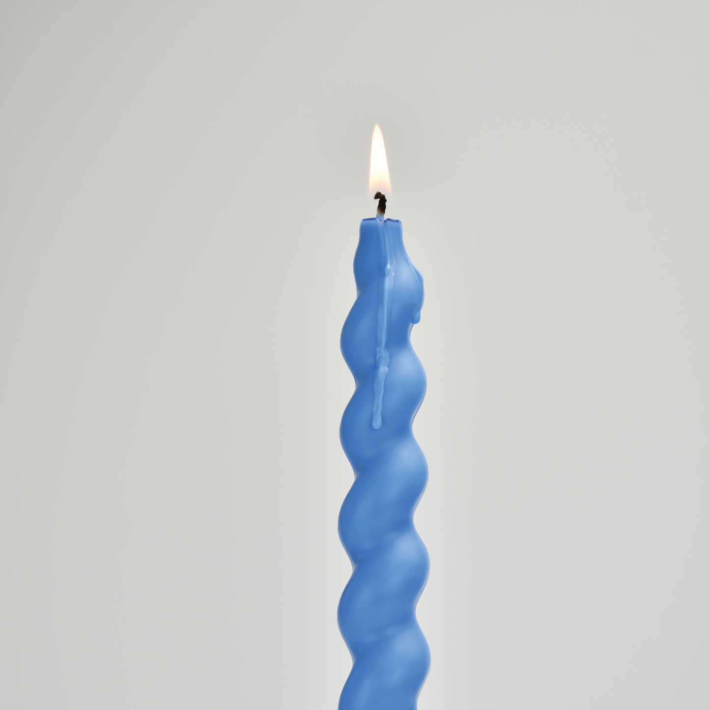 Bougie décorative bleu en cire de soja en forme de feuille TORSY