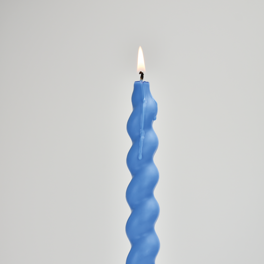 Bougie décorative bleu en cire de soja en forme de feuille TORSY