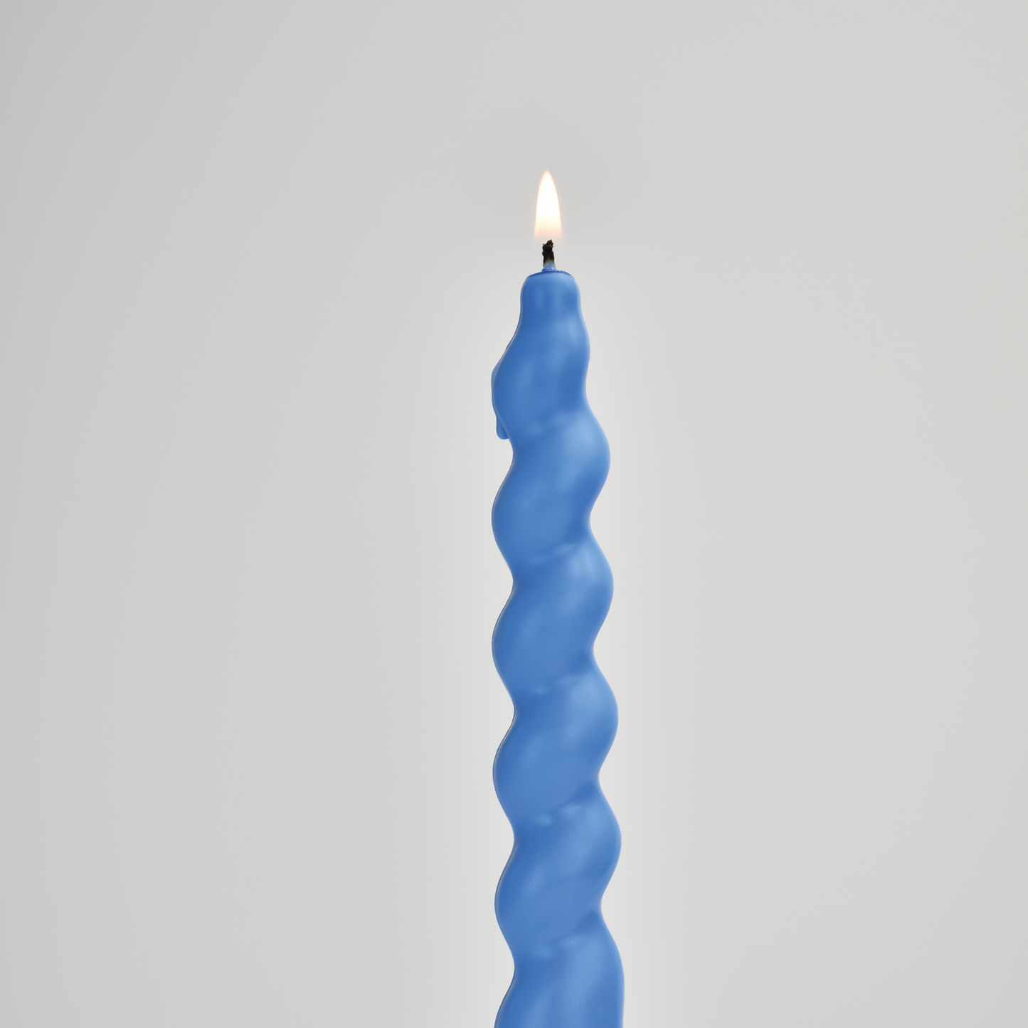 Bougie décorative bleu en cire de soja en forme de feuille TORSY