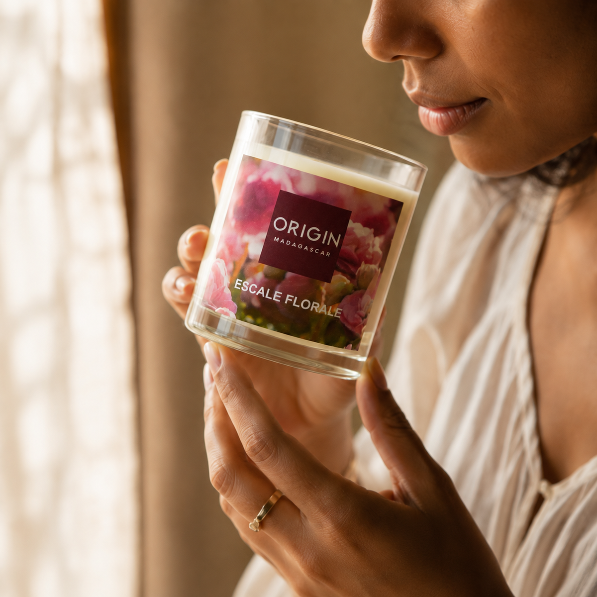 Bougie parfumée en contenant ESCALE FLORALE