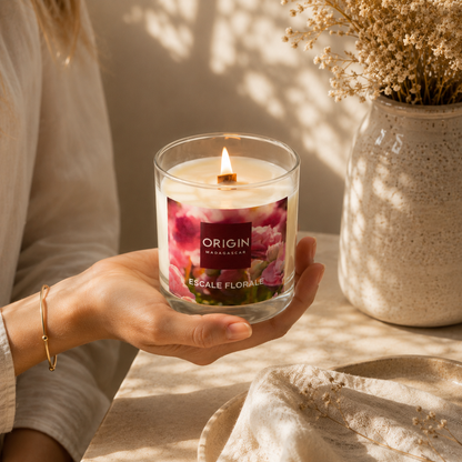 Bougie parfumée en contenant ESCALE FLORALE